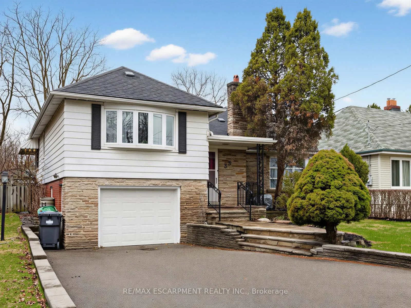 Photo 2 of 33 Mill Street S, Brampton, Downtown Brampton — HOMEH