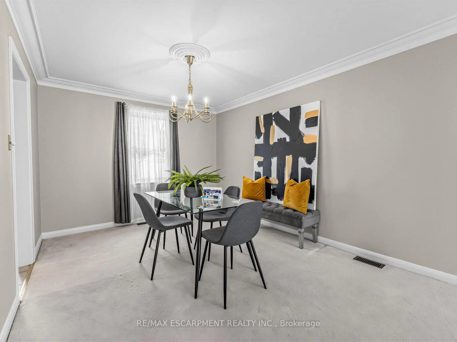 Photo 6 of 33 Mill Street S, Brampton, Downtown Brampton — HOMEH