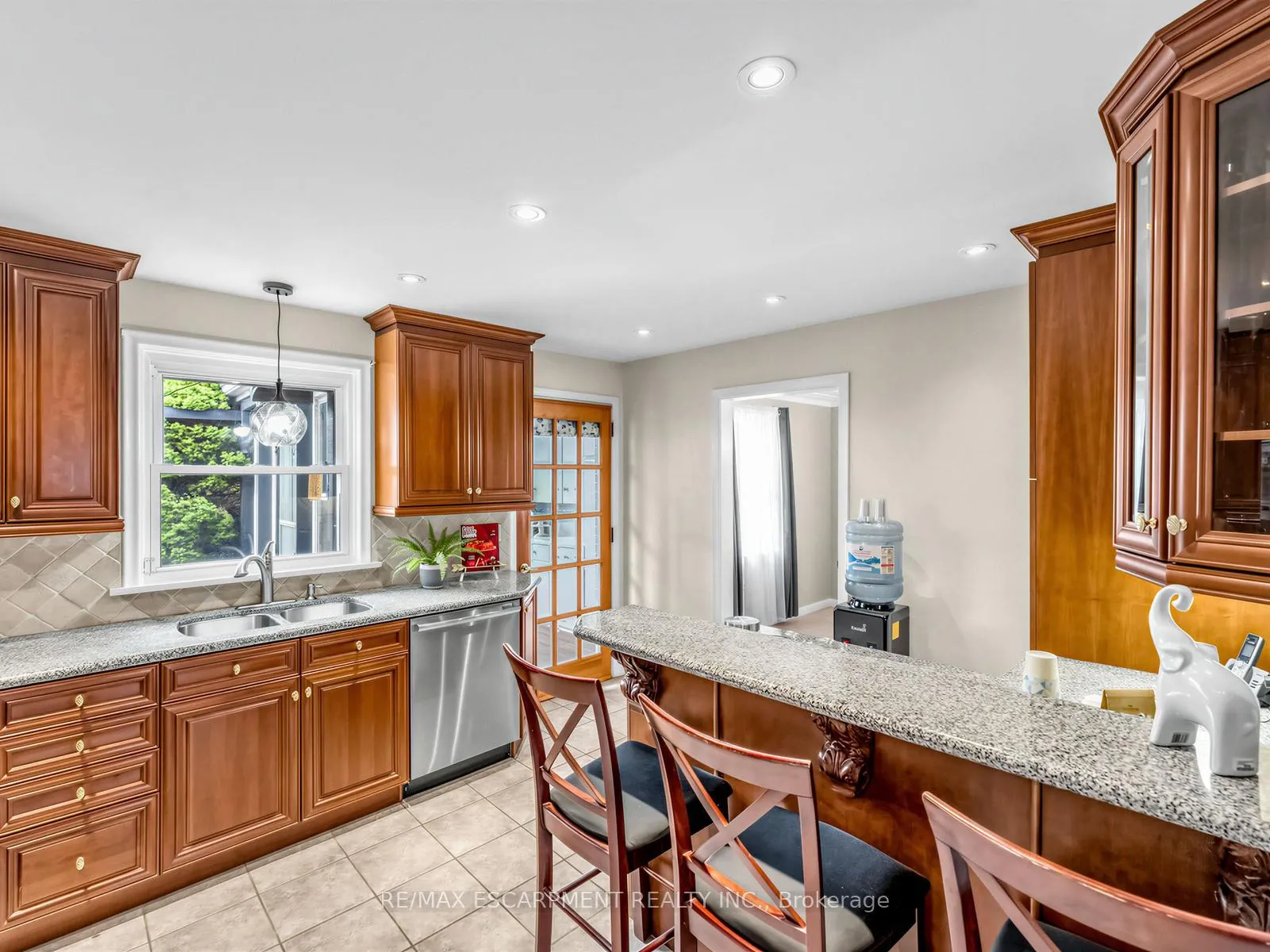 Photo 13 of 33 Mill Street S, Brampton, Downtown Brampton — HOMEH