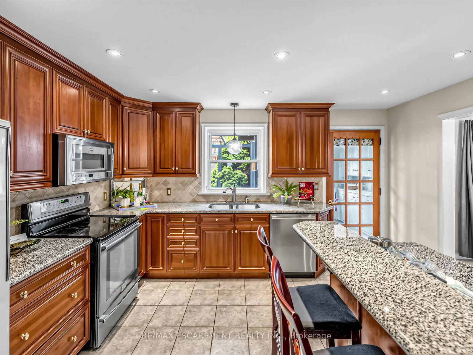 Photo 14 of 33 Mill Street S, Brampton, Downtown Brampton — HOMEH