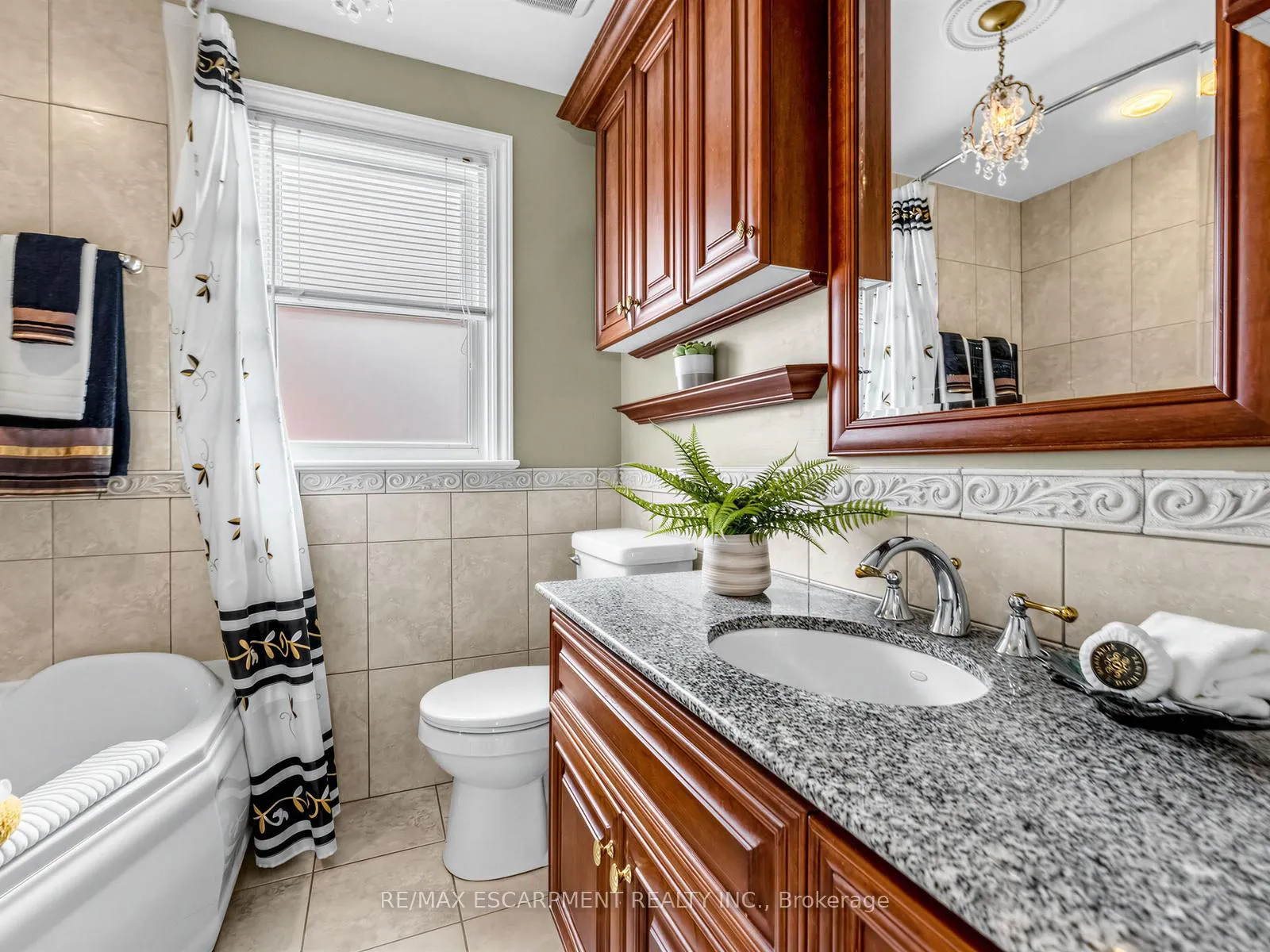 Photo 21 of 33 Mill Street S, Brampton, Downtown Brampton — HOMEH