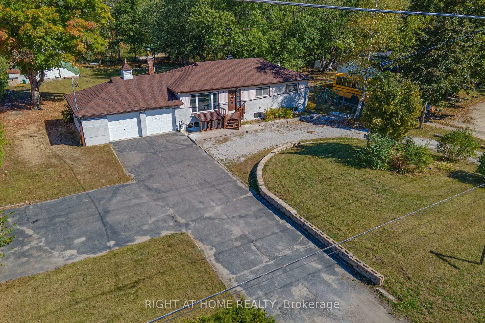 Photo 2 of 1225 Bayfield Street N, Springwater, Midhurst — HOMEH