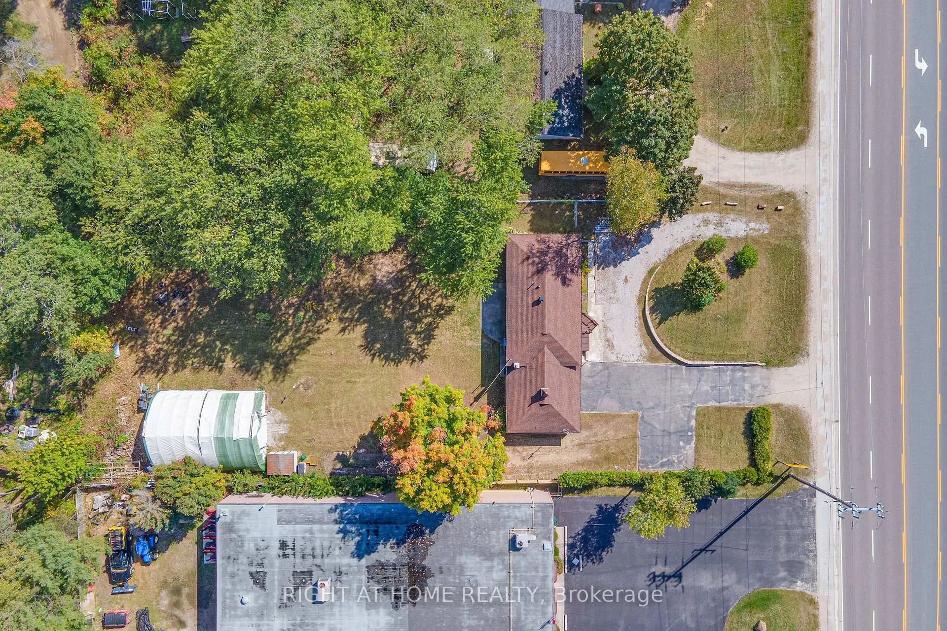 Photo 4 of 1225 Bayfield Street N, Springwater, Midhurst — HOMEH