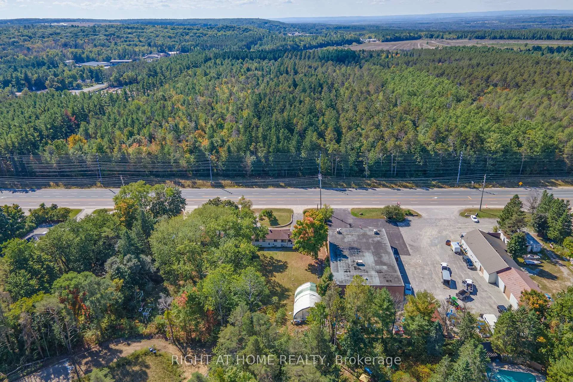 Photo 6 of 1225 Bayfield Street N, Springwater, Midhurst — HOMEH