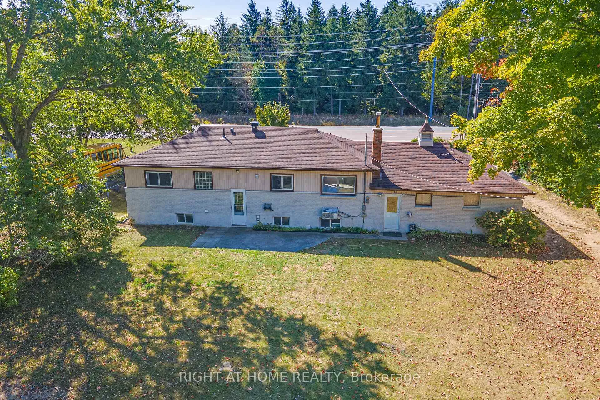 Photo 7 of 1225 Bayfield Street N, Springwater, Midhurst — HOMEH