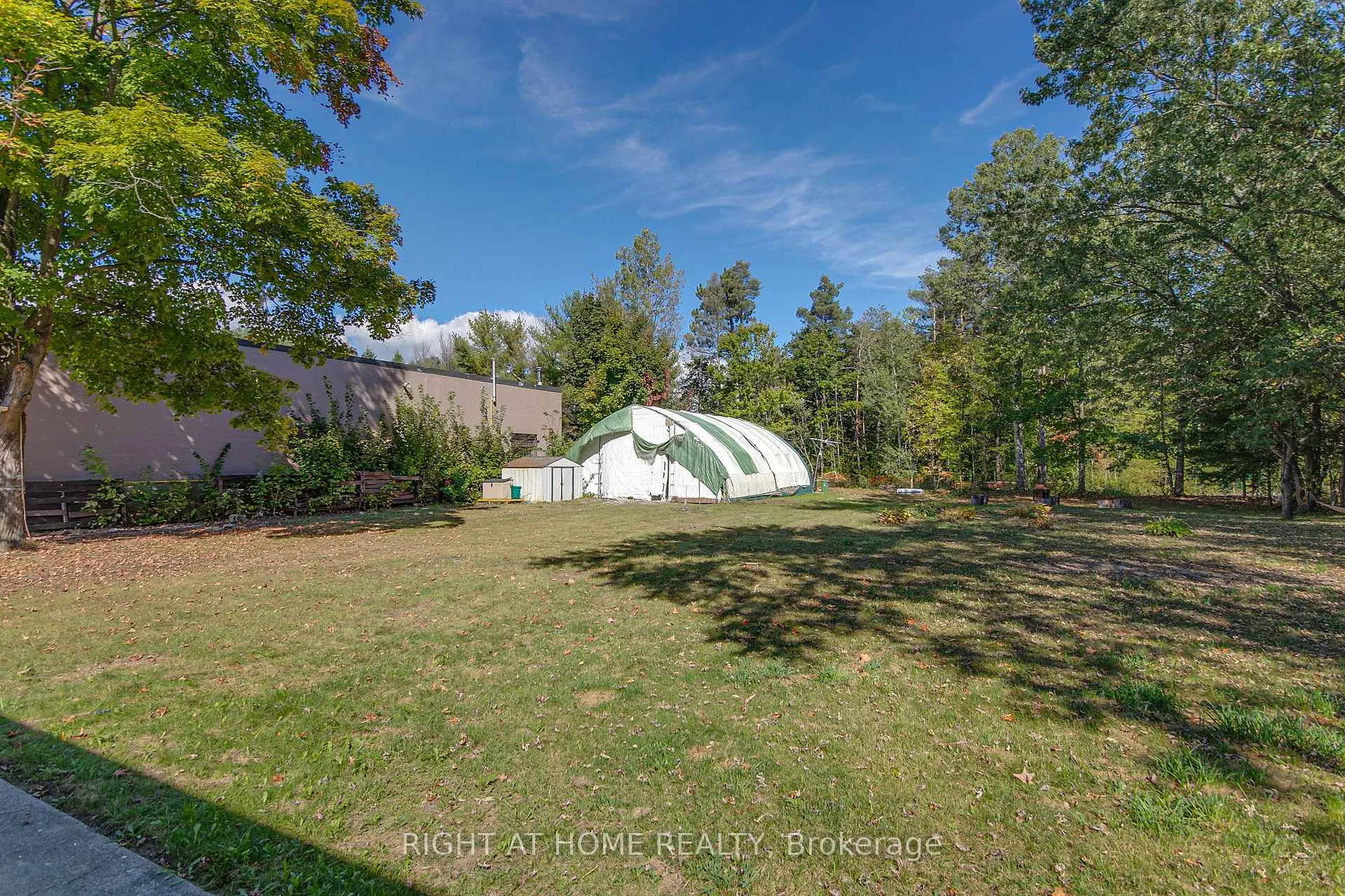 Photo 8 of 1225 Bayfield Street N, Springwater, Midhurst — HOMEH