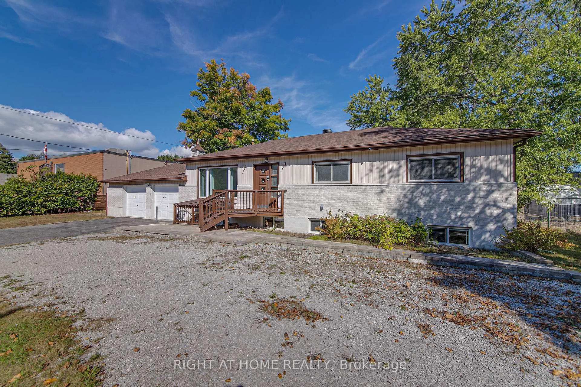 Photo 11 of 1225 Bayfield Street N, Springwater, Midhurst — HOMEH