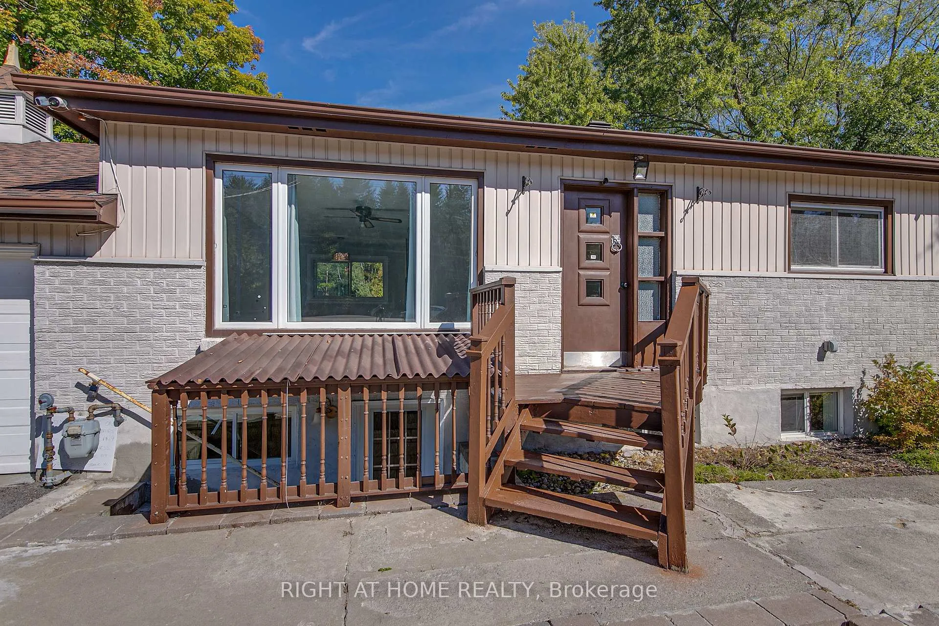 Photo 12 of 1225 Bayfield Street N, Springwater, Midhurst — HOMEH