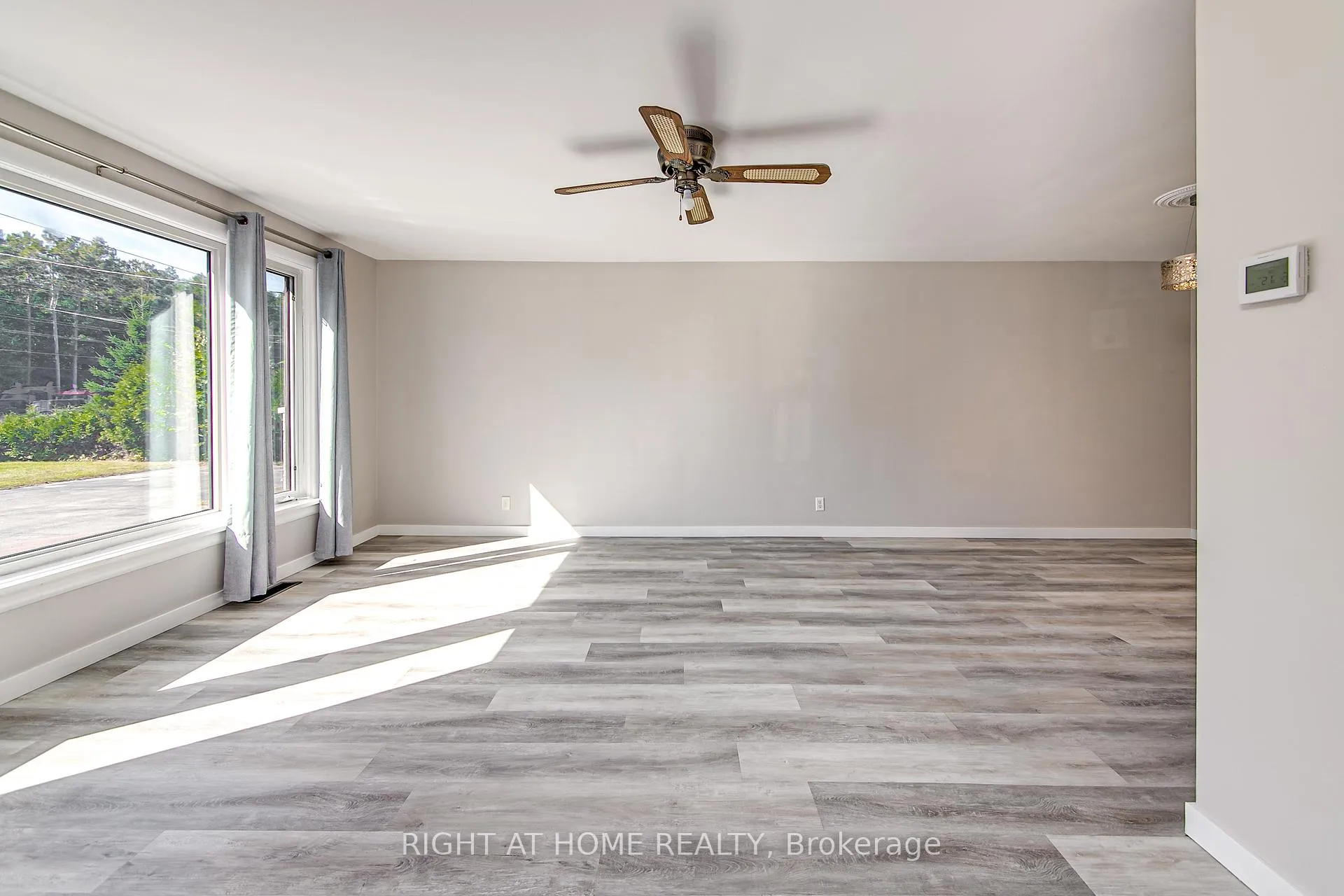 Photo 13 of 1225 Bayfield Street N, Springwater, Midhurst — HOMEH