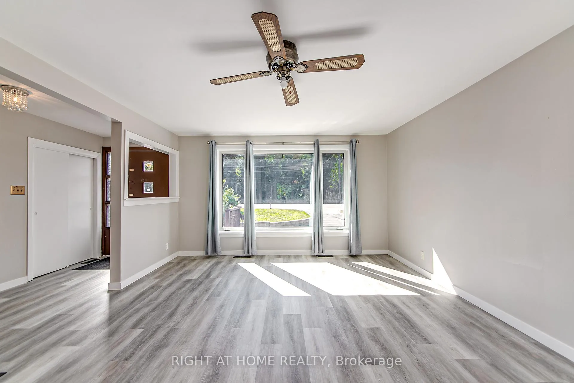 Photo 14 of 1225 Bayfield Street N, Springwater, Midhurst — HOMEH