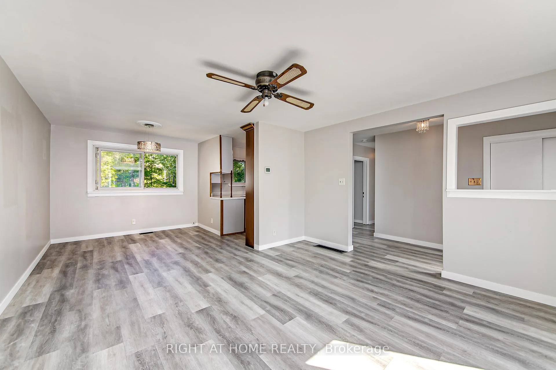 Photo 15 of 1225 Bayfield Street N, Springwater, Midhurst — HOMEH