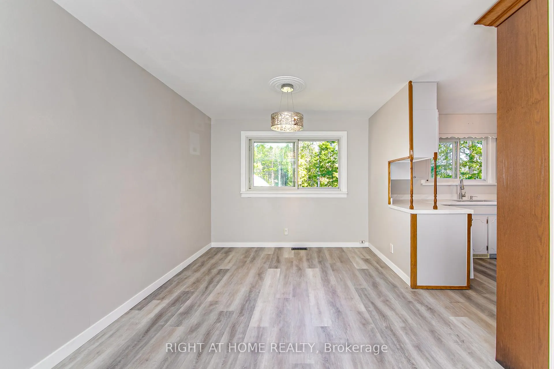 Photo 16 of 1225 Bayfield Street N, Springwater, Midhurst — HOMEH