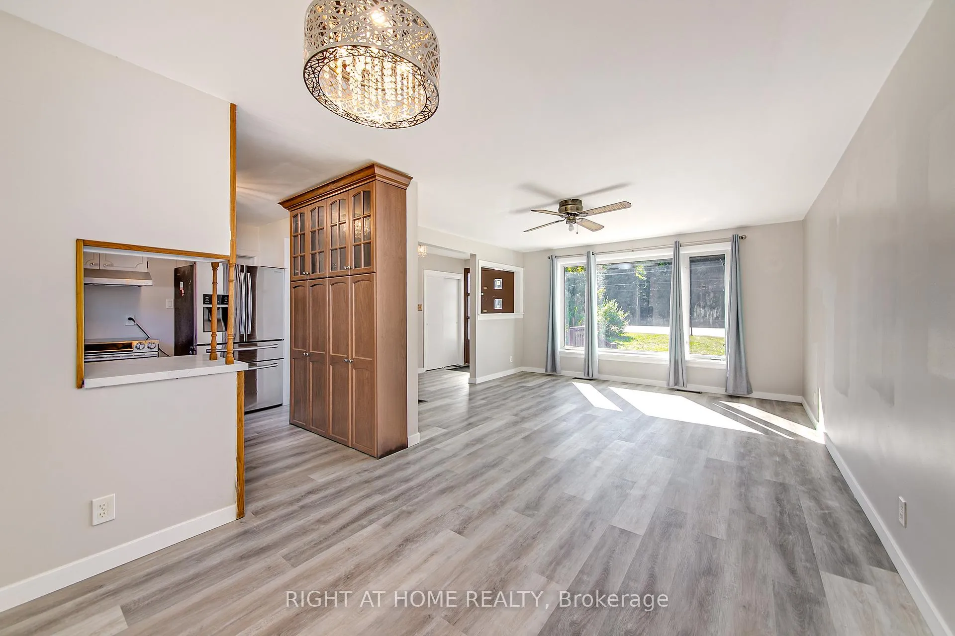 Photo 17 of 1225 Bayfield Street N, Springwater, Midhurst — HOMEH