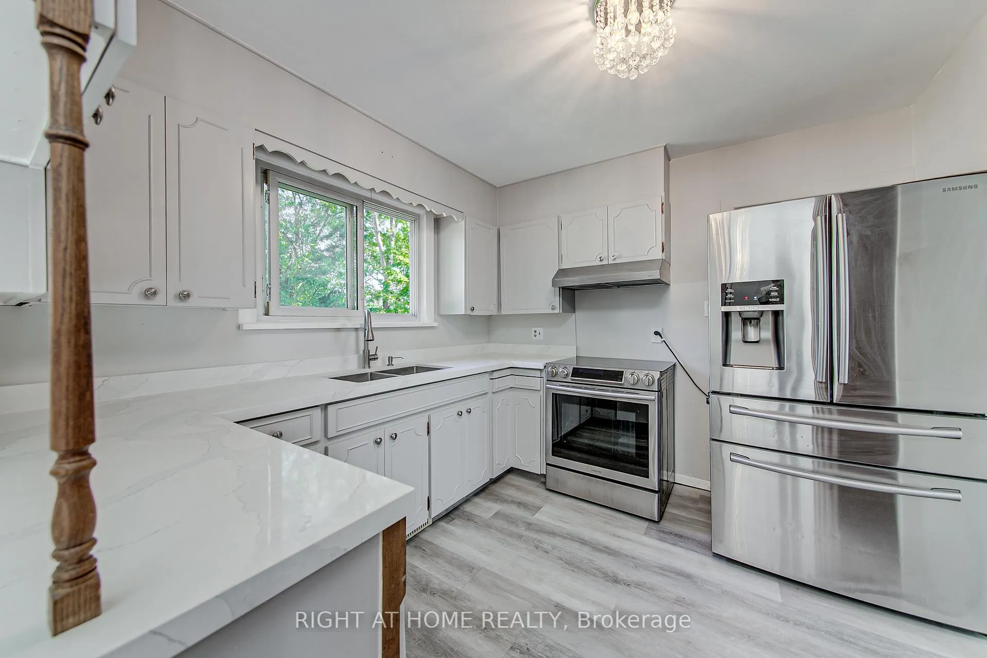 Photo 18 of 1225 Bayfield Street N, Springwater, Midhurst — HOMEH