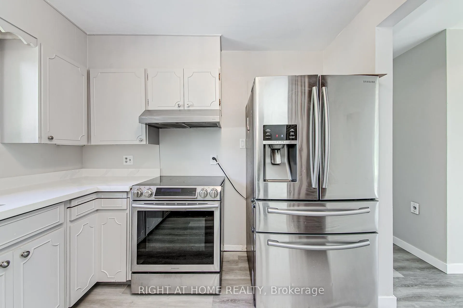 Photo 20 of 1225 Bayfield Street N, Springwater, Midhurst — HOMEH