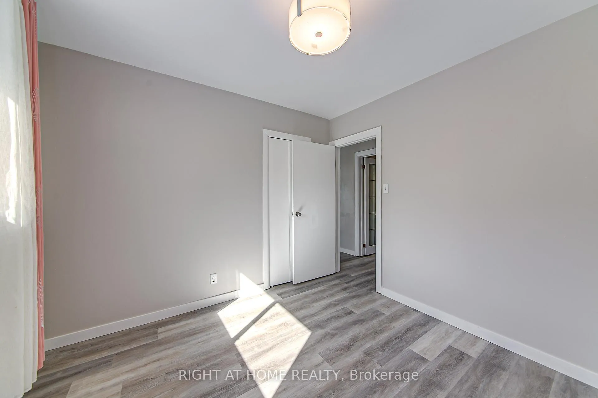Photo 22 of 1225 Bayfield Street N, Springwater, Midhurst — HOMEH