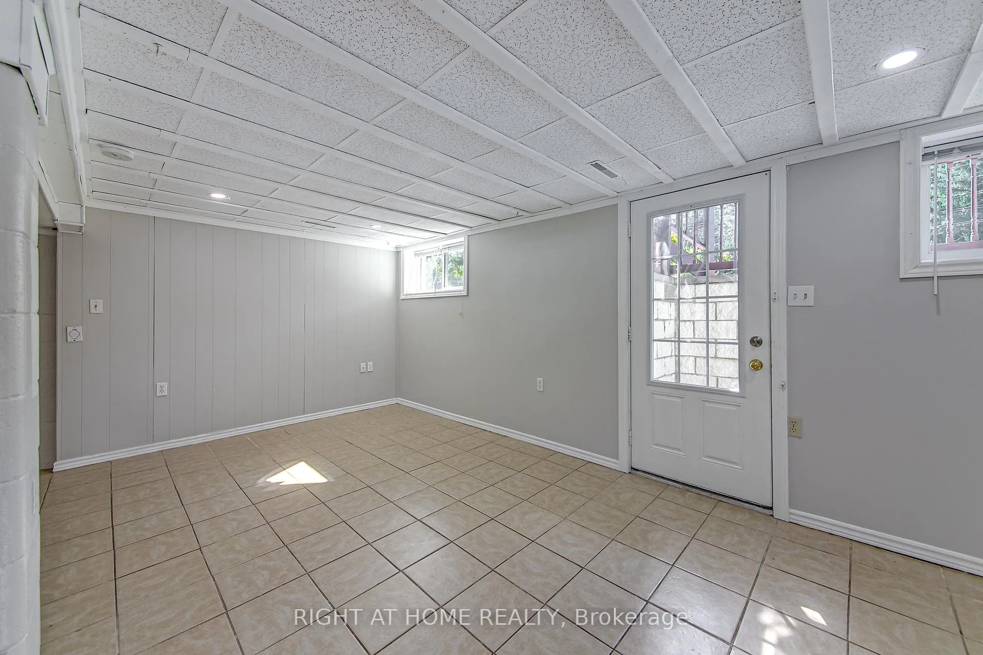 Photo 30 of 1225 Bayfield Street N, Springwater, Midhurst — HOMEH