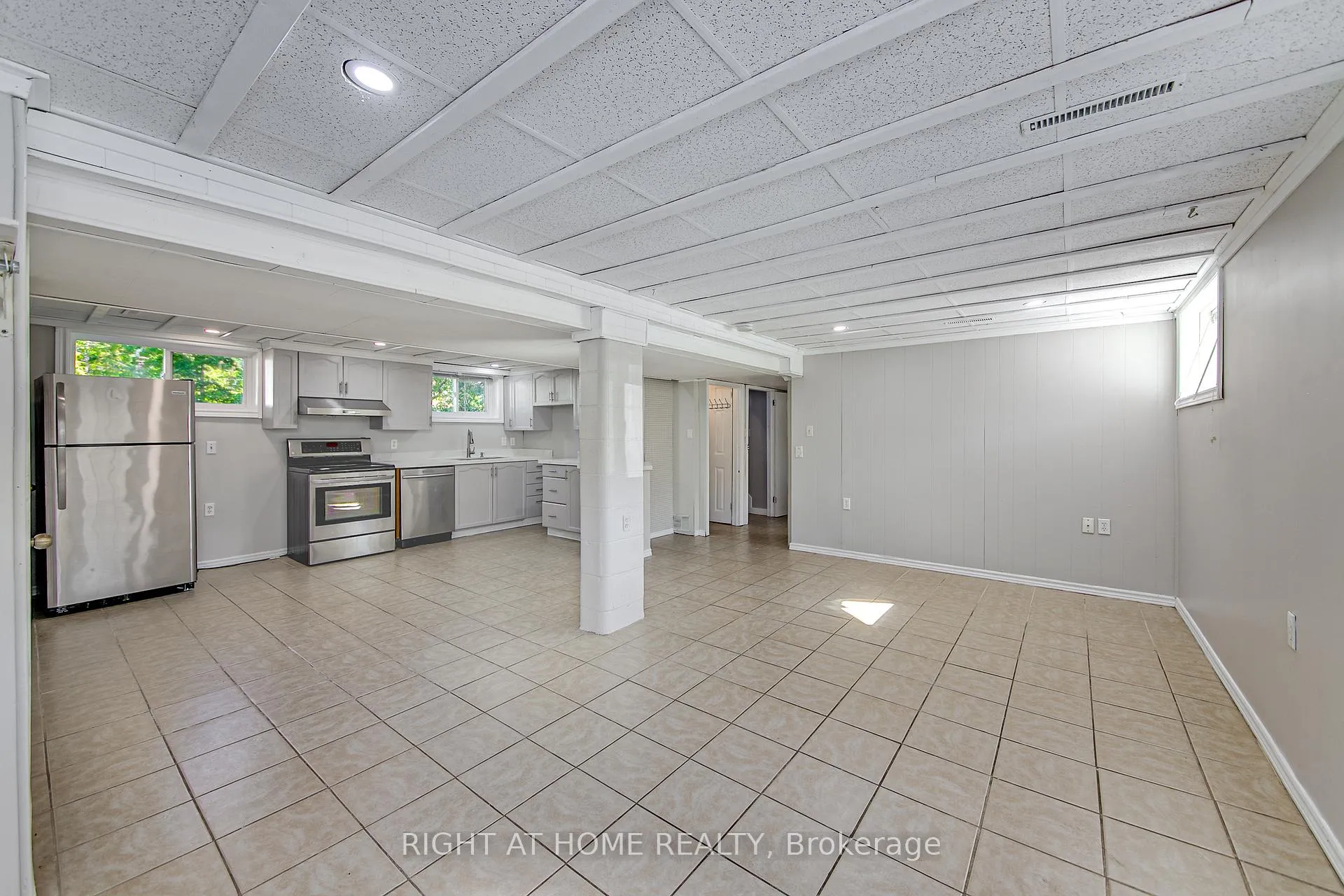 Photo 31 of 1225 Bayfield Street N, Springwater, Midhurst — HOMEH