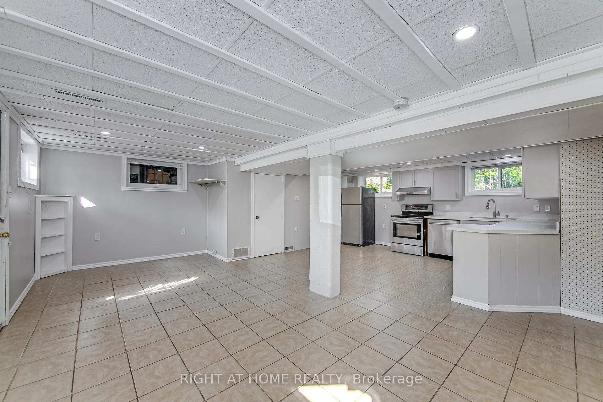 Photo 32 of 1225 Bayfield Street N, Springwater, Midhurst — HOMEH
