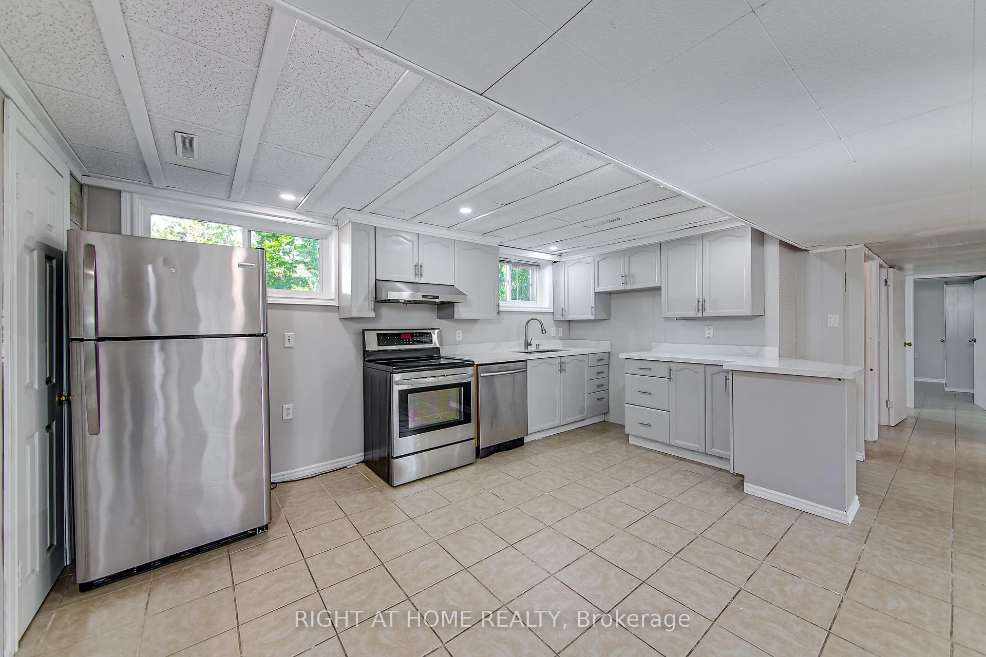 Photo 33 of 1225 Bayfield Street N, Springwater, Midhurst — HOMEH