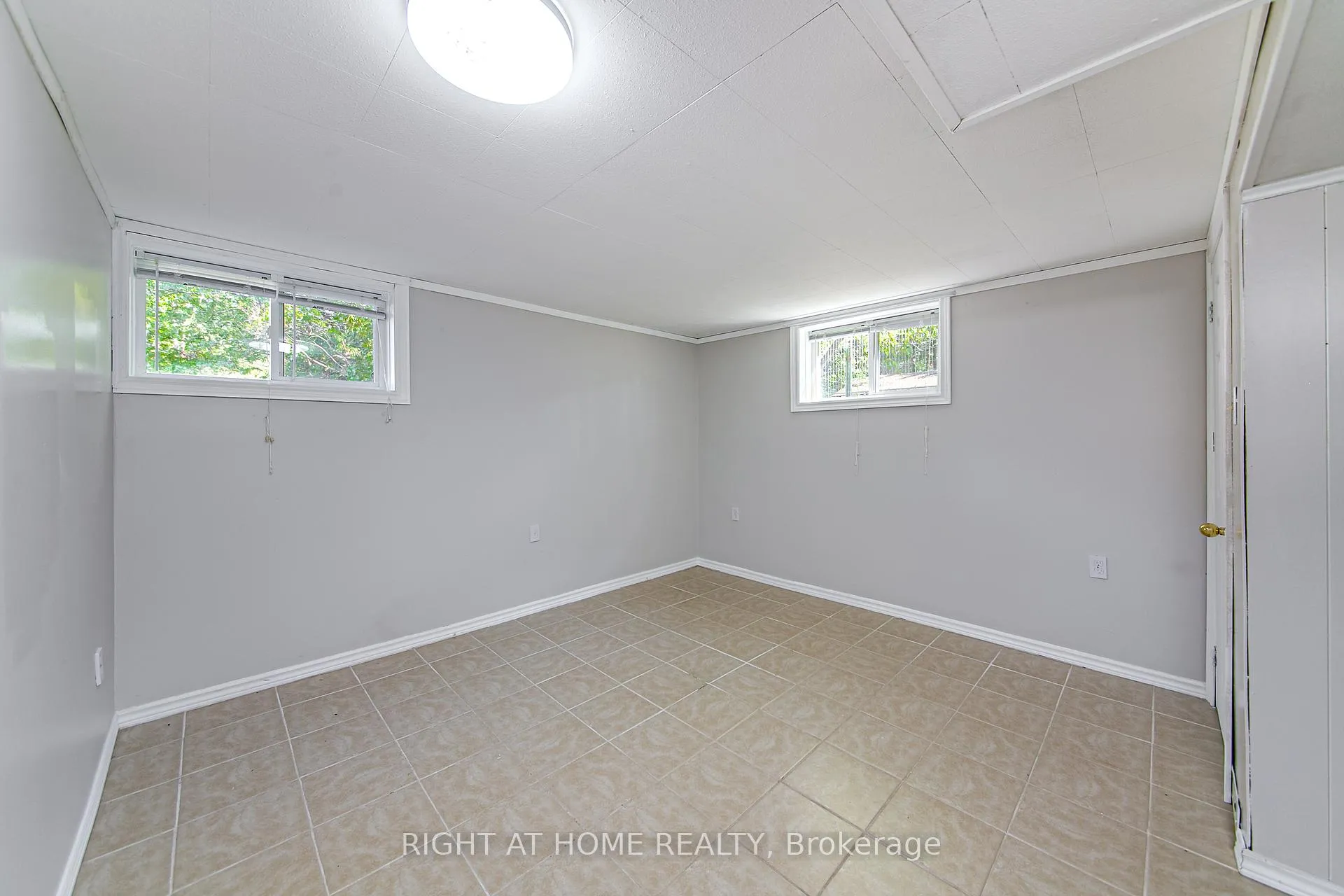 Photo 34 of 1225 Bayfield Street N, Springwater, Midhurst — HOMEH