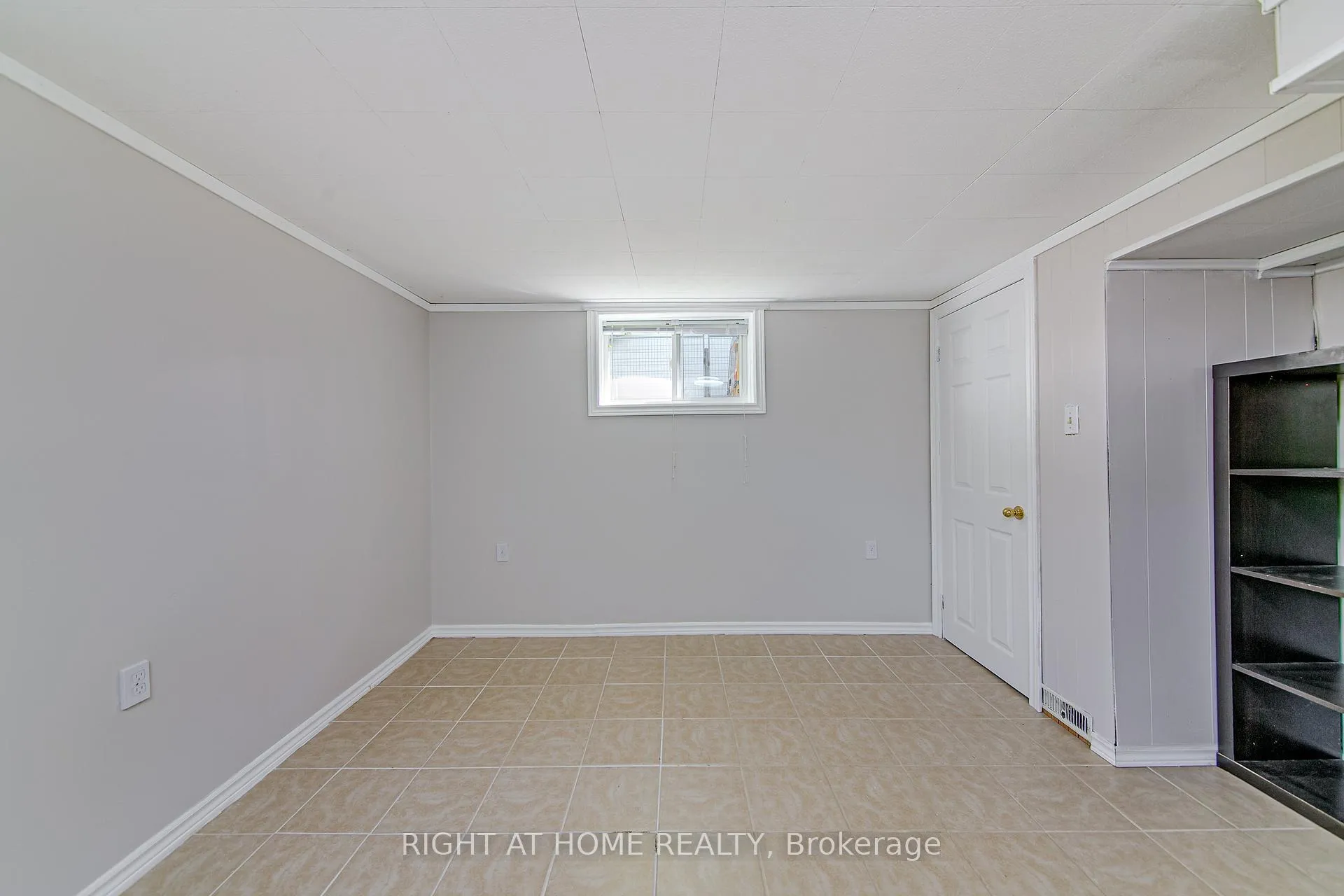 Photo 35 of 1225 Bayfield Street N, Springwater, Midhurst — HOMEH