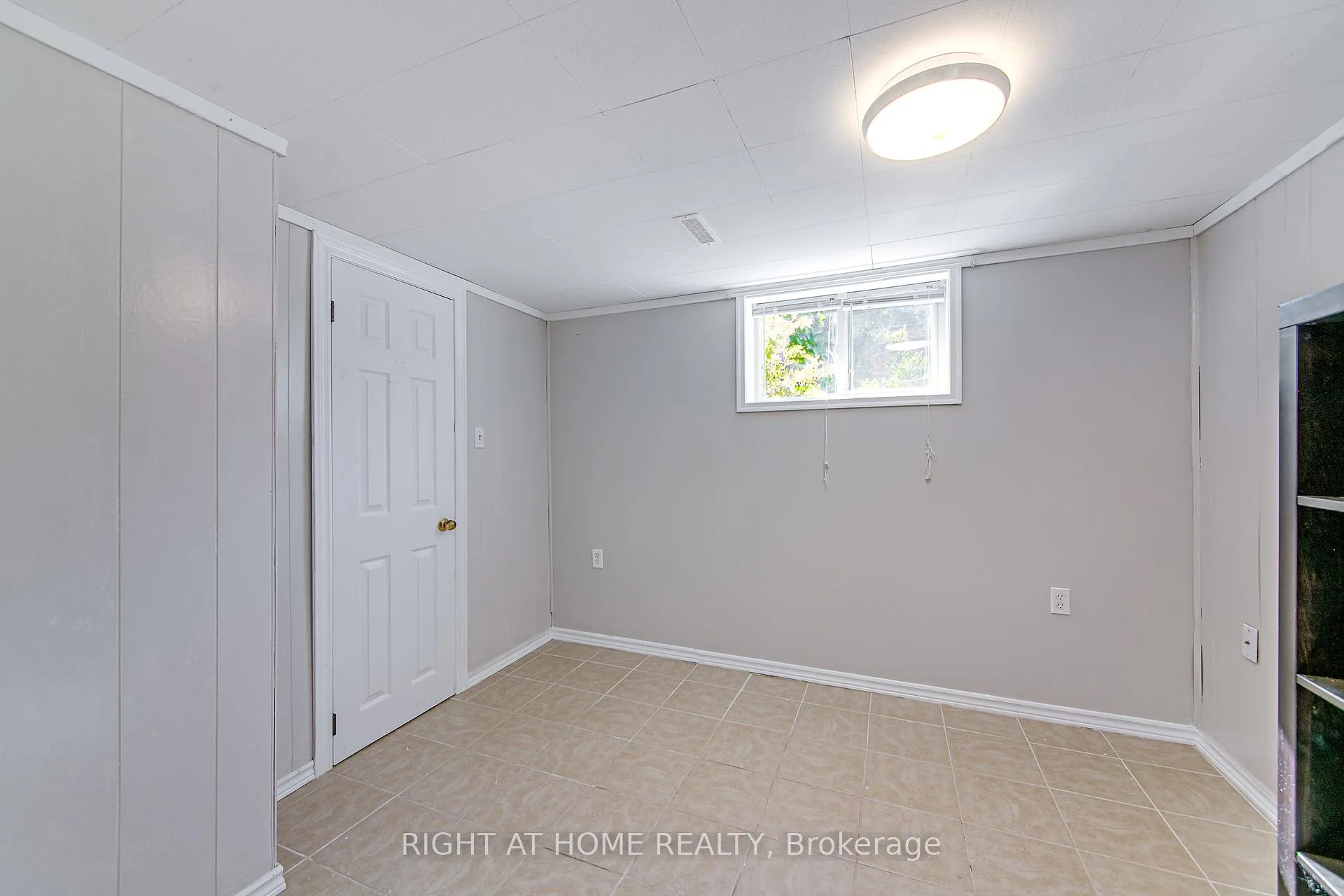 Photo 37 of 1225 Bayfield Street N, Springwater, Midhurst — HOMEH