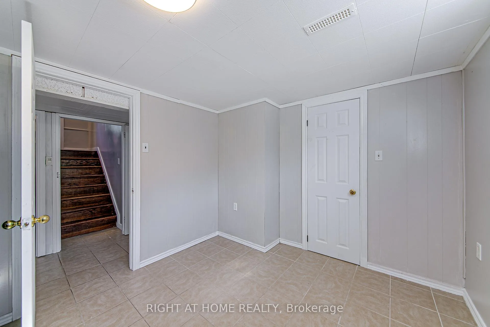 Photo 38 of 1225 Bayfield Street N, Springwater, Midhurst — HOMEH