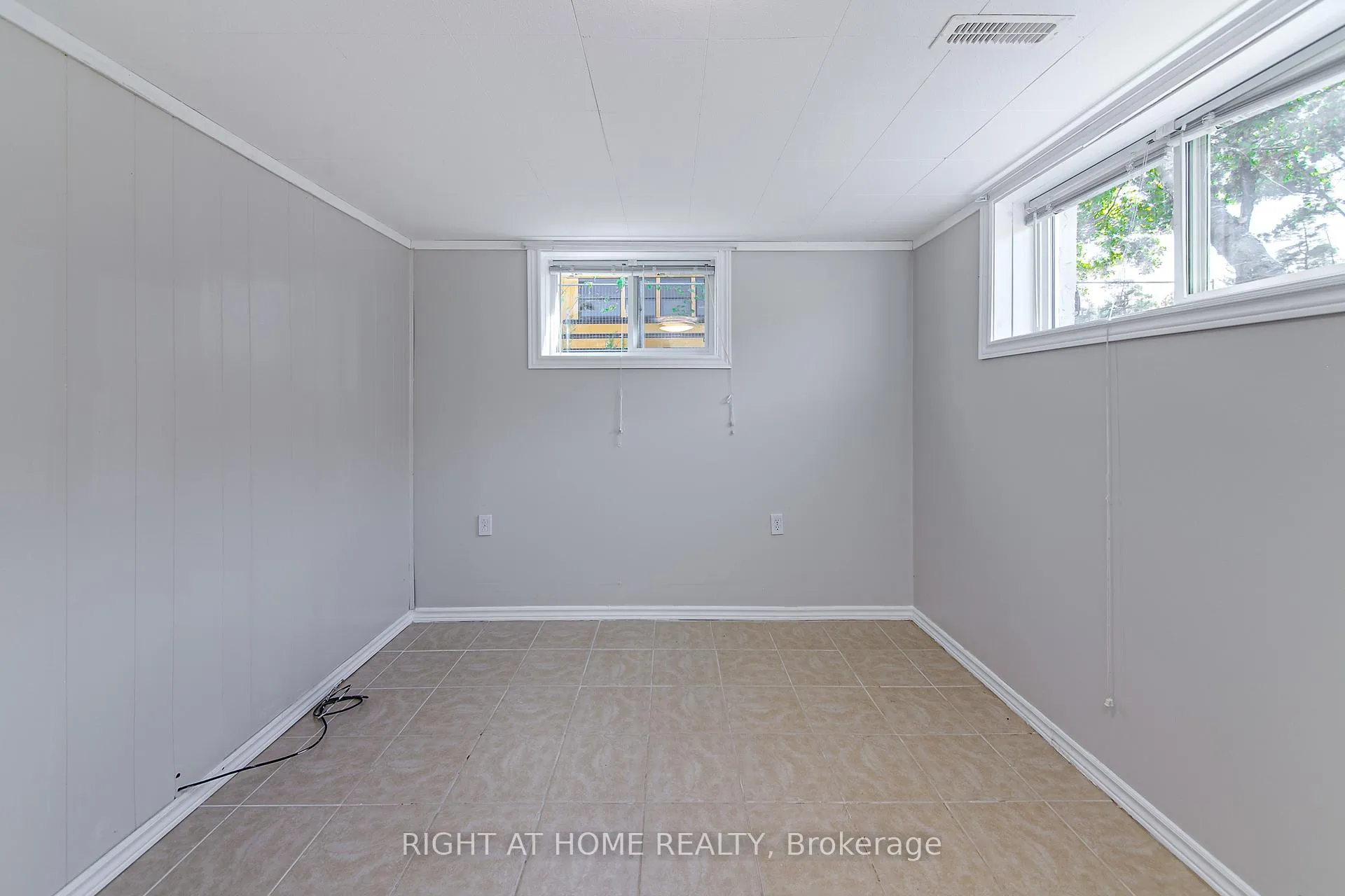Photo 40 of 1225 Bayfield Street N, Springwater, Midhurst — HOMEH