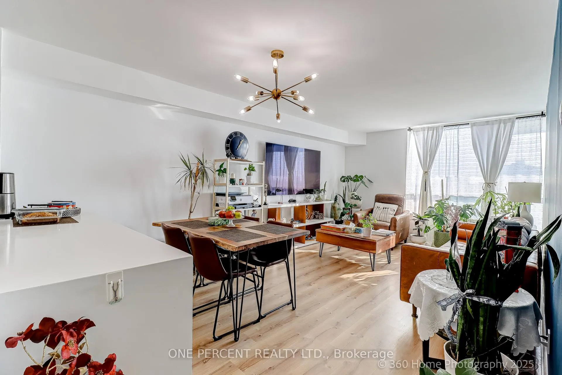 Photo 3 of Unit 803, 8 Covington Road, Toronto, Englemount-Lawrence — HOMEH