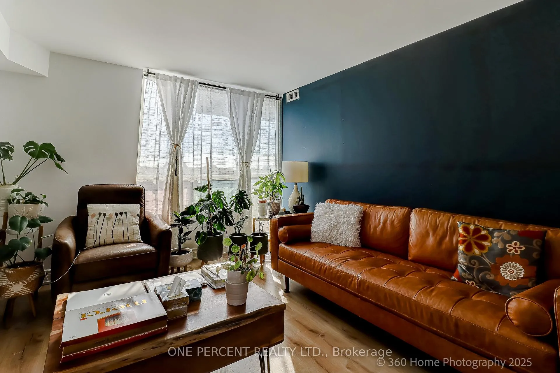 Photo 5 of Unit 803, 8 Covington Road, Toronto, Englemount-Lawrence — HOMEH