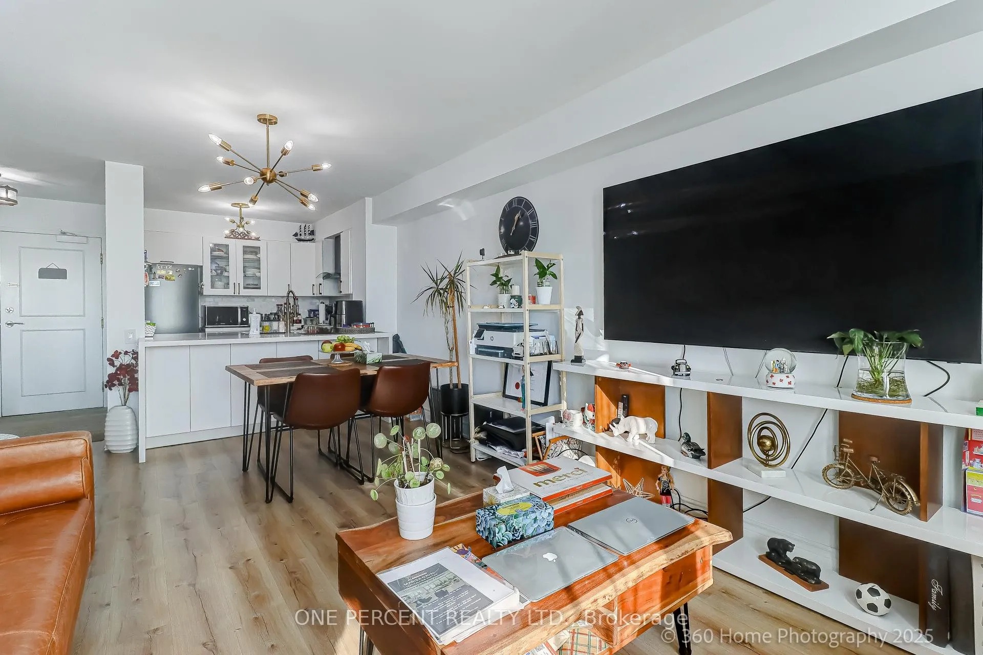 Photo 6 of Unit 803, 8 Covington Road, Toronto, Englemount-Lawrence — HOMEH