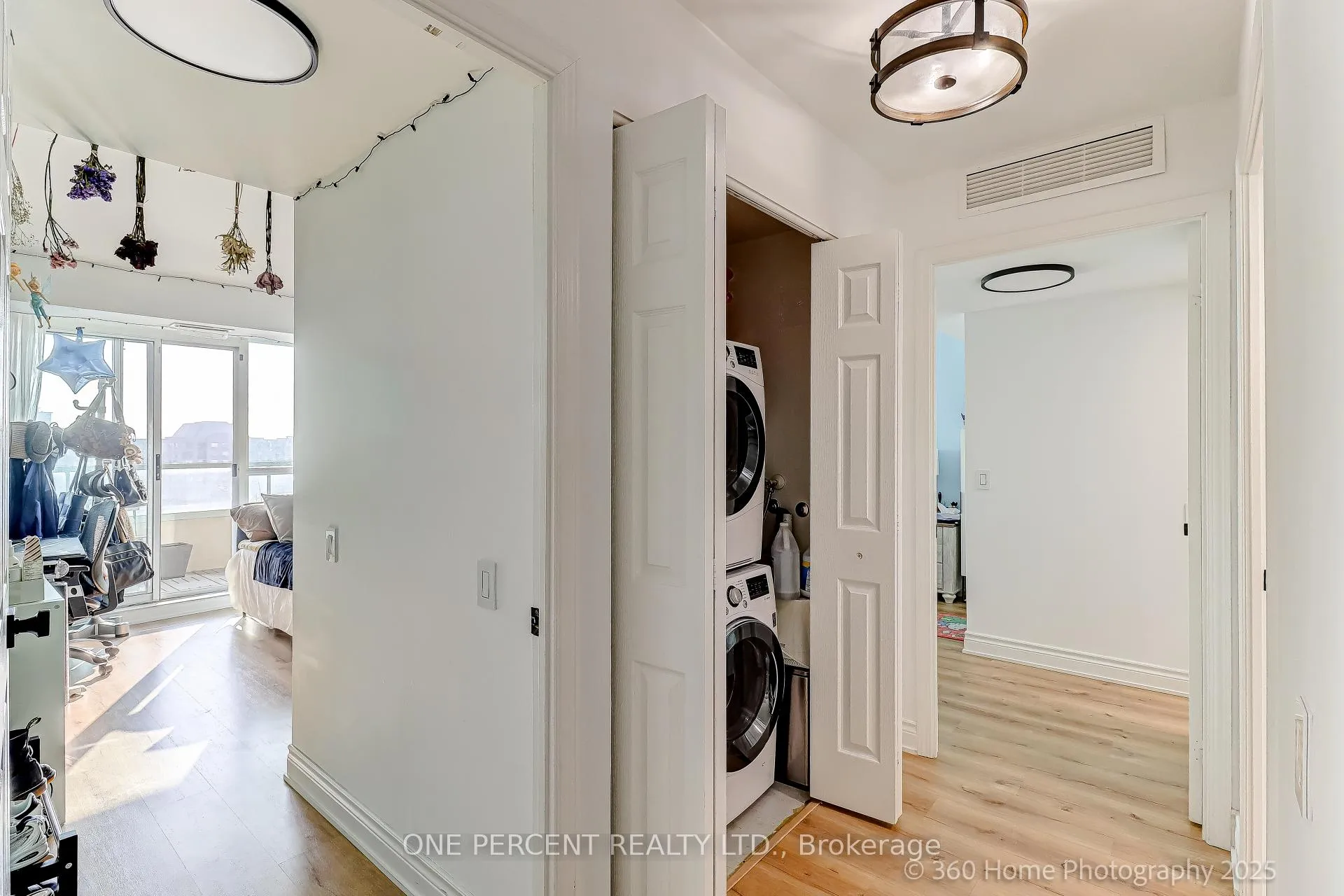 Photo 12 of Unit 803, 8 Covington Road, Toronto, Englemount-Lawrence — HOMEH