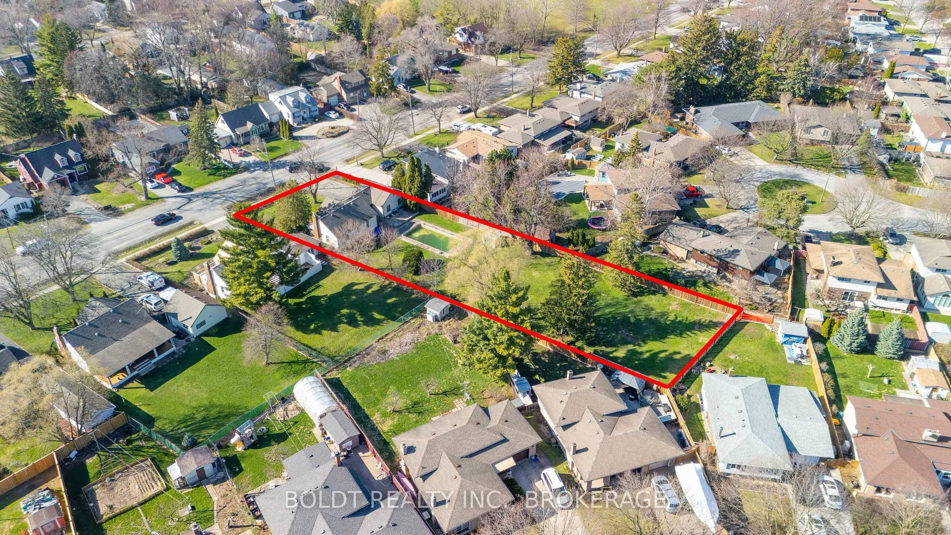Photo 2 of 542 Niagara Street, St. Catharines, Vine/Linwell — HOMEH