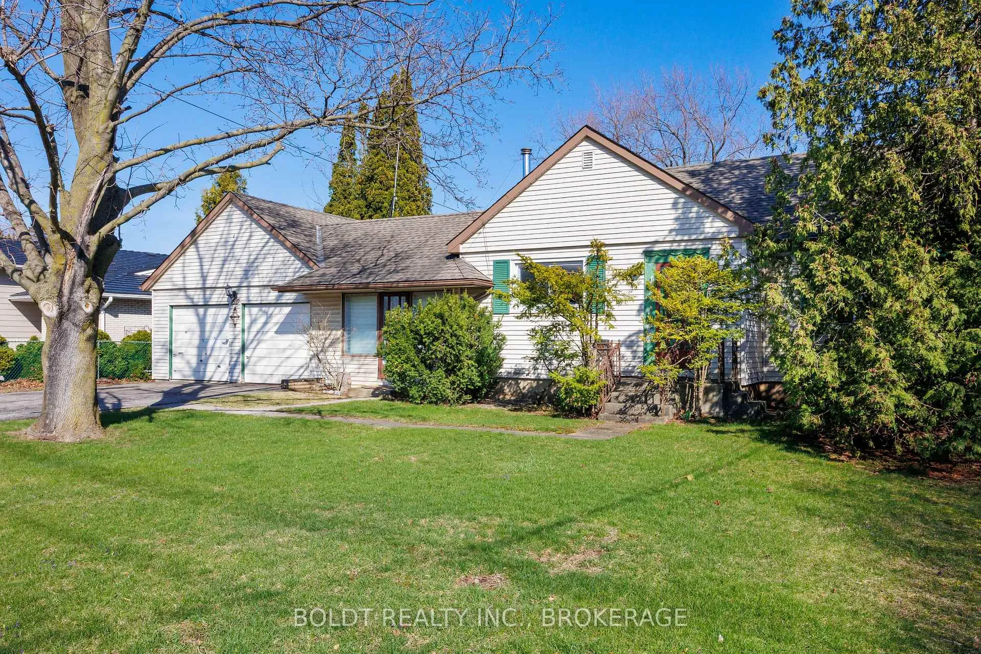 Photo 4 of 542 Niagara Street, St. Catharines, Vine/Linwell — HOMEH