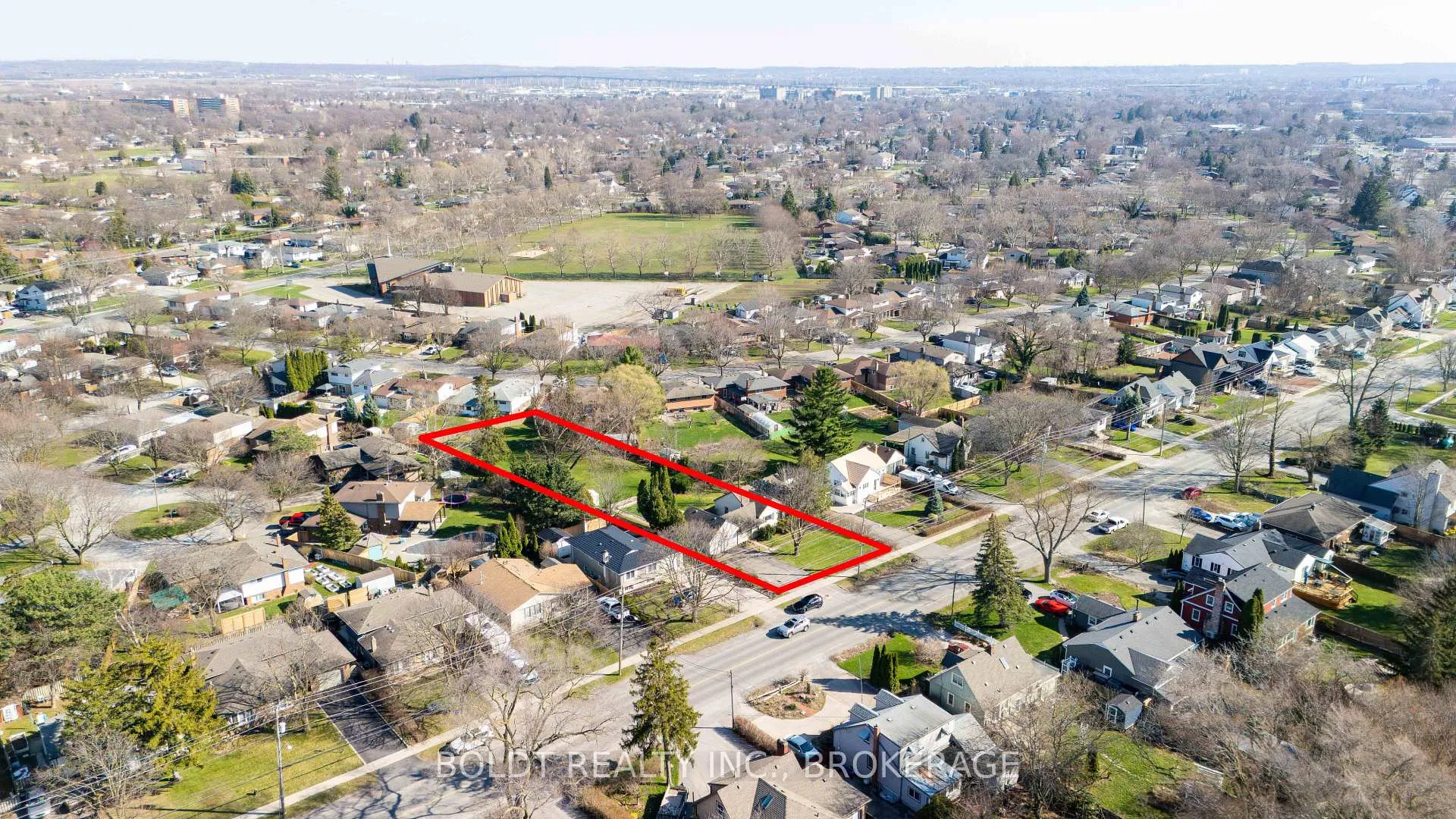 Photo 10 of 542 Niagara Street, St. Catharines, Vine/Linwell — HOMEH