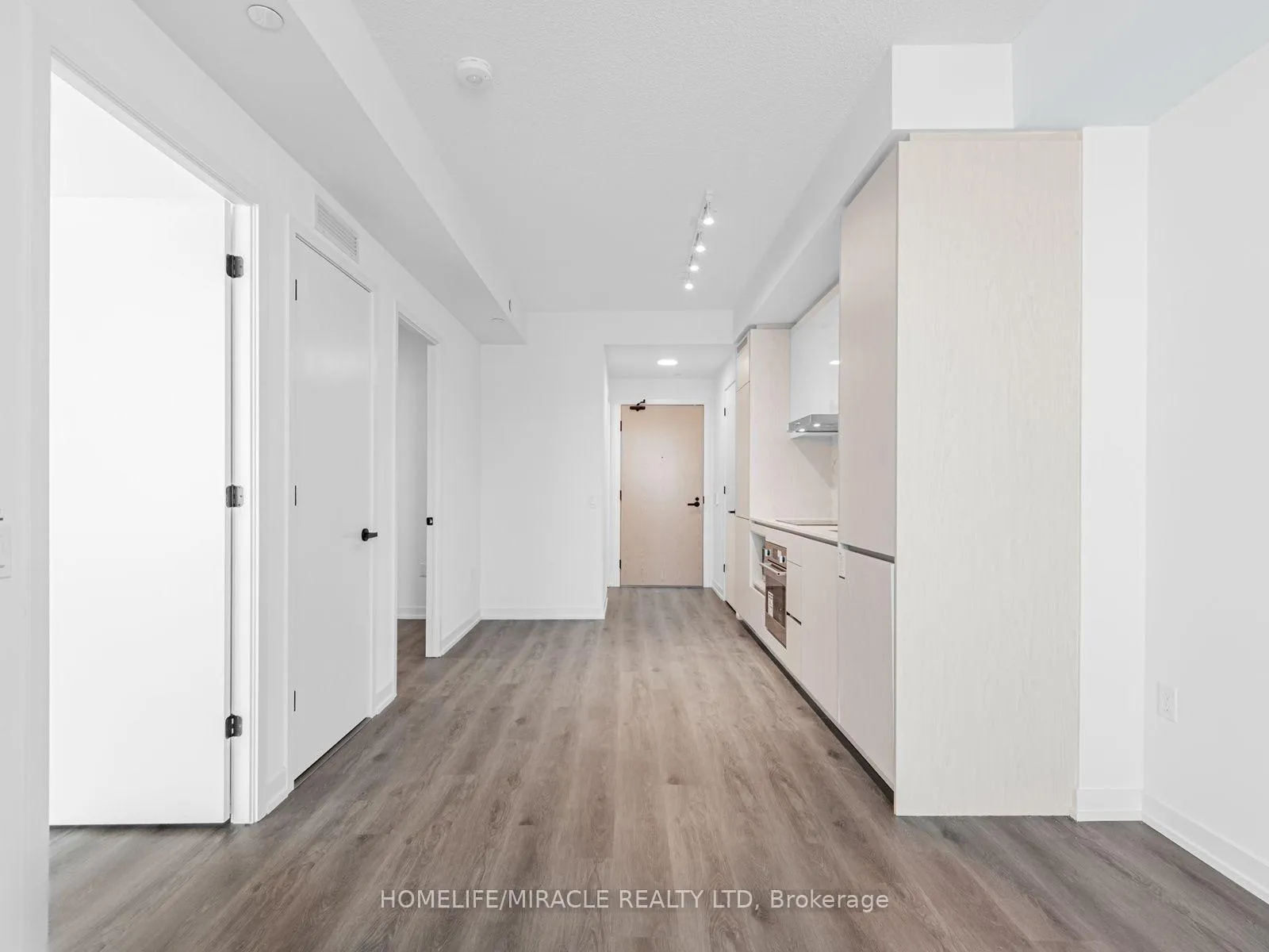 Photo 3 of Unit 2009, 28 Interchange Way, Vaughan, Vaughan Corporate Centre — HOMEH