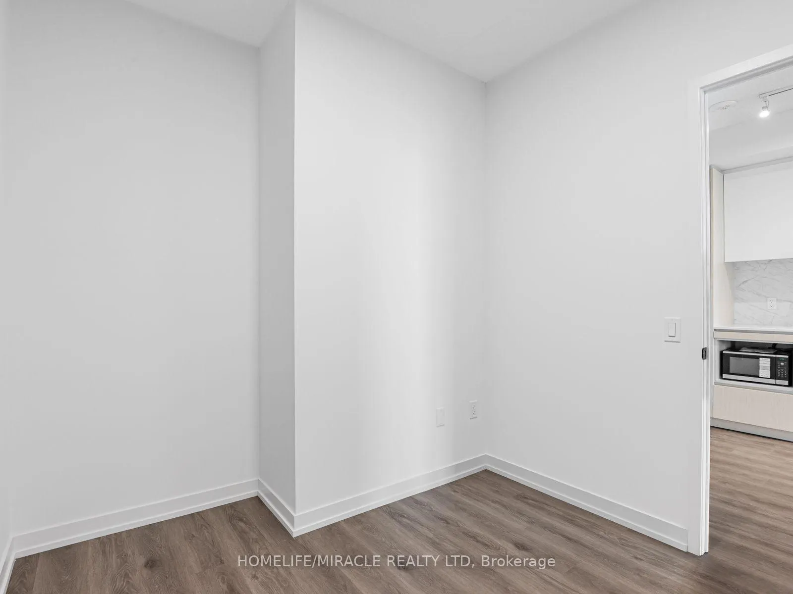 Photo 5 of Unit 2009, 28 Interchange Way, Vaughan, Vaughan Corporate Centre — HOMEH