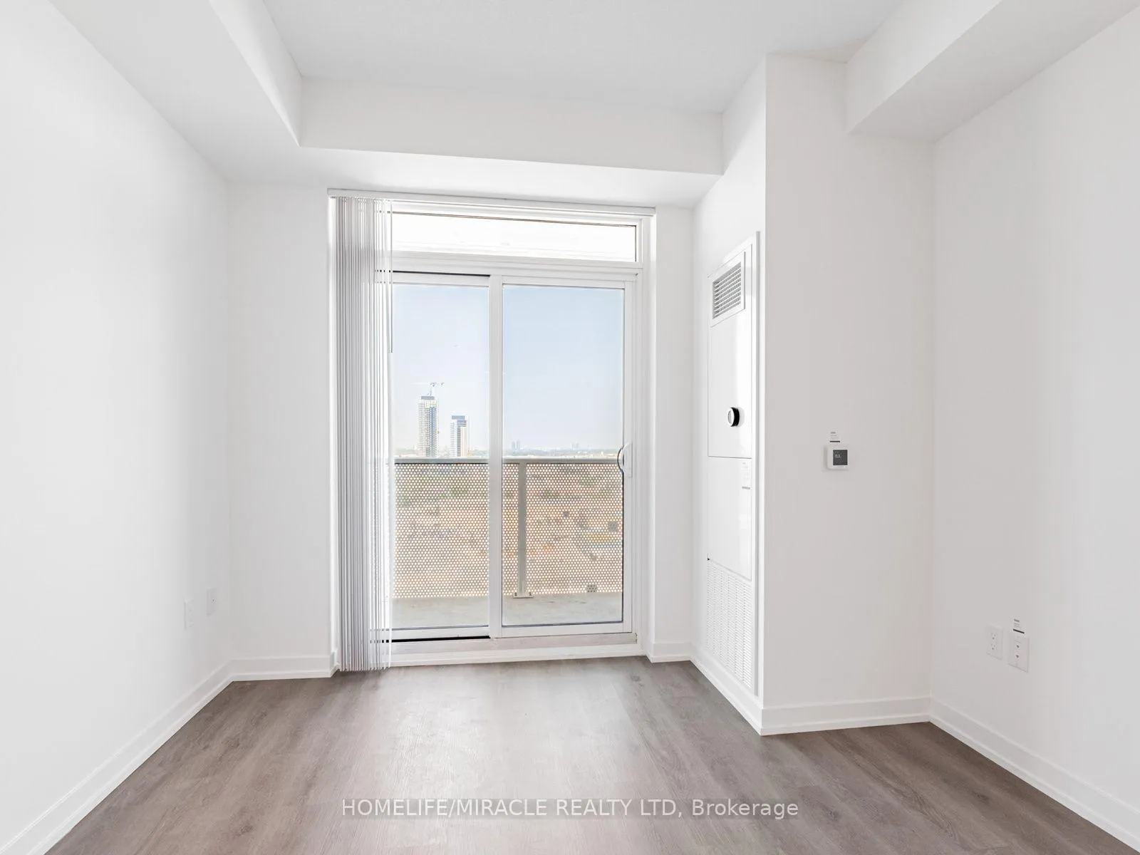 Photo 10 of Unit 2009, 28 Interchange Way, Vaughan, Vaughan Corporate Centre — HOMEH