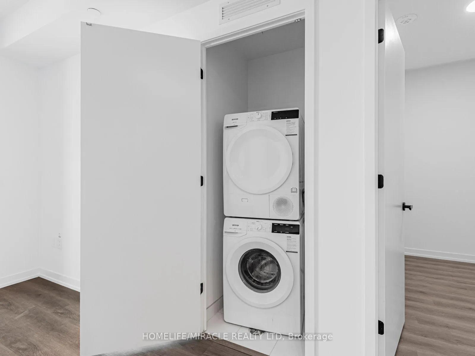 Photo 12 of Unit 2009, 28 Interchange Way, Vaughan, Vaughan Corporate Centre — HOMEH
