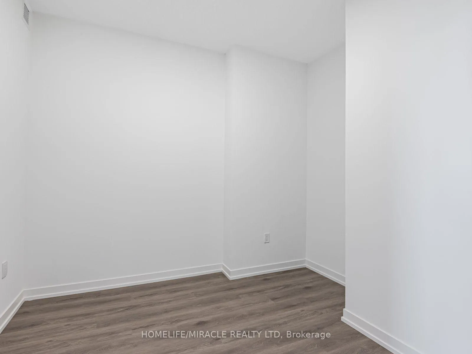 Photo 15 of Unit 2009, 28 Interchange Way, Vaughan, Vaughan Corporate Centre — HOMEH