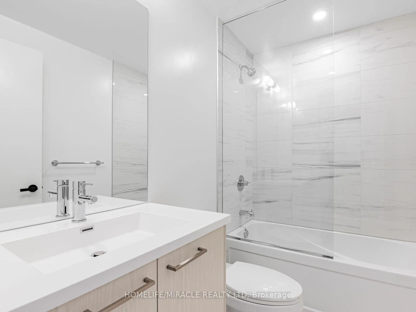Photo 18 of Unit 2009, 28 Interchange Way, Vaughan, Vaughan Corporate Centre — HOMEH