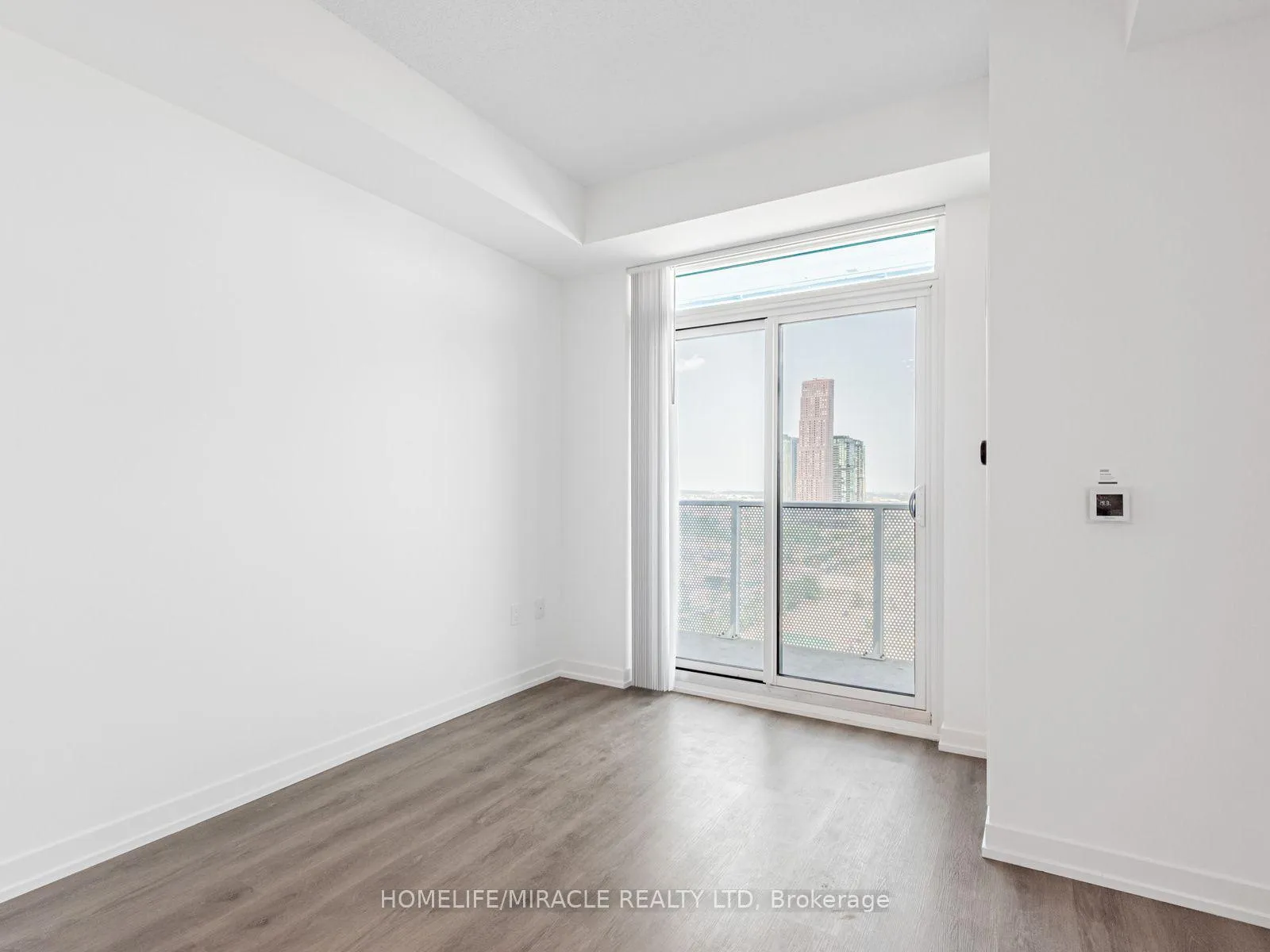 Photo 19 of Unit 2009, 28 Interchange Way, Vaughan, Vaughan Corporate Centre — HOMEH
