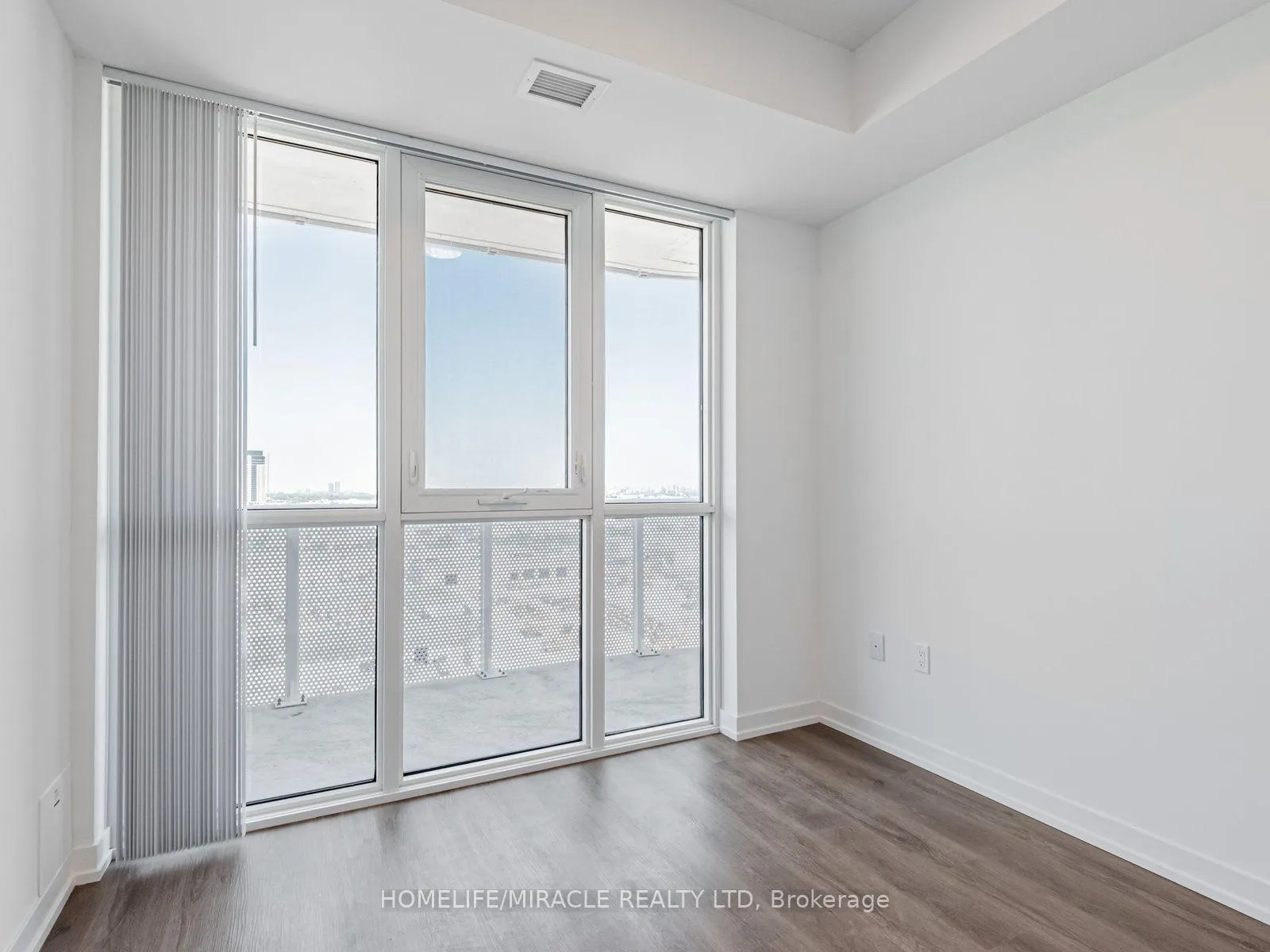 Photo 22 of Unit 2009, 28 Interchange Way, Vaughan, Vaughan Corporate Centre — HOMEH
