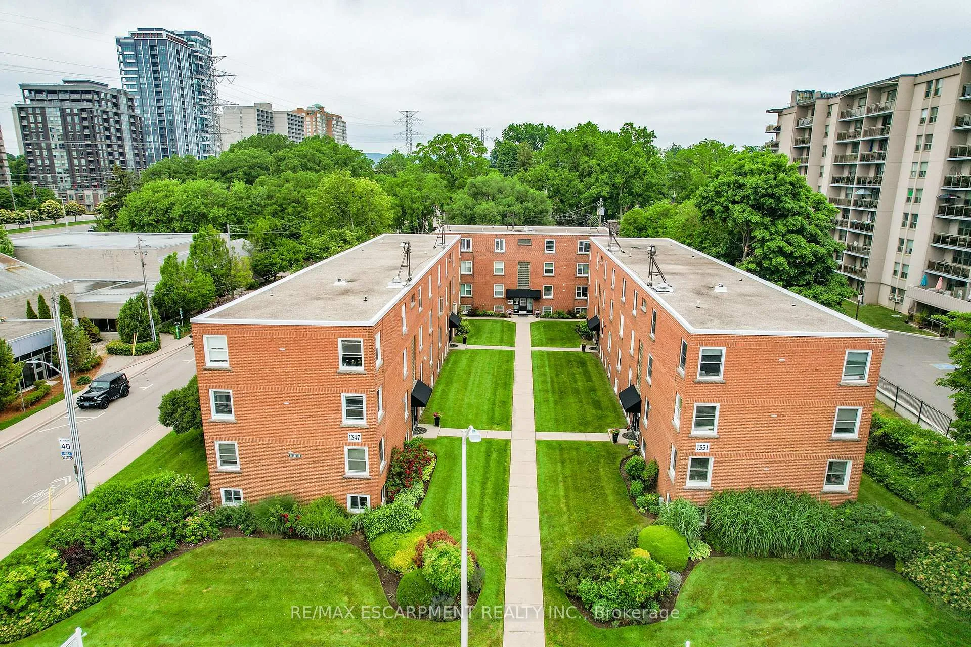 Photo 4 of Unit 37, 1347 Lakeshore Road, Burlington, Brant — HOMEH