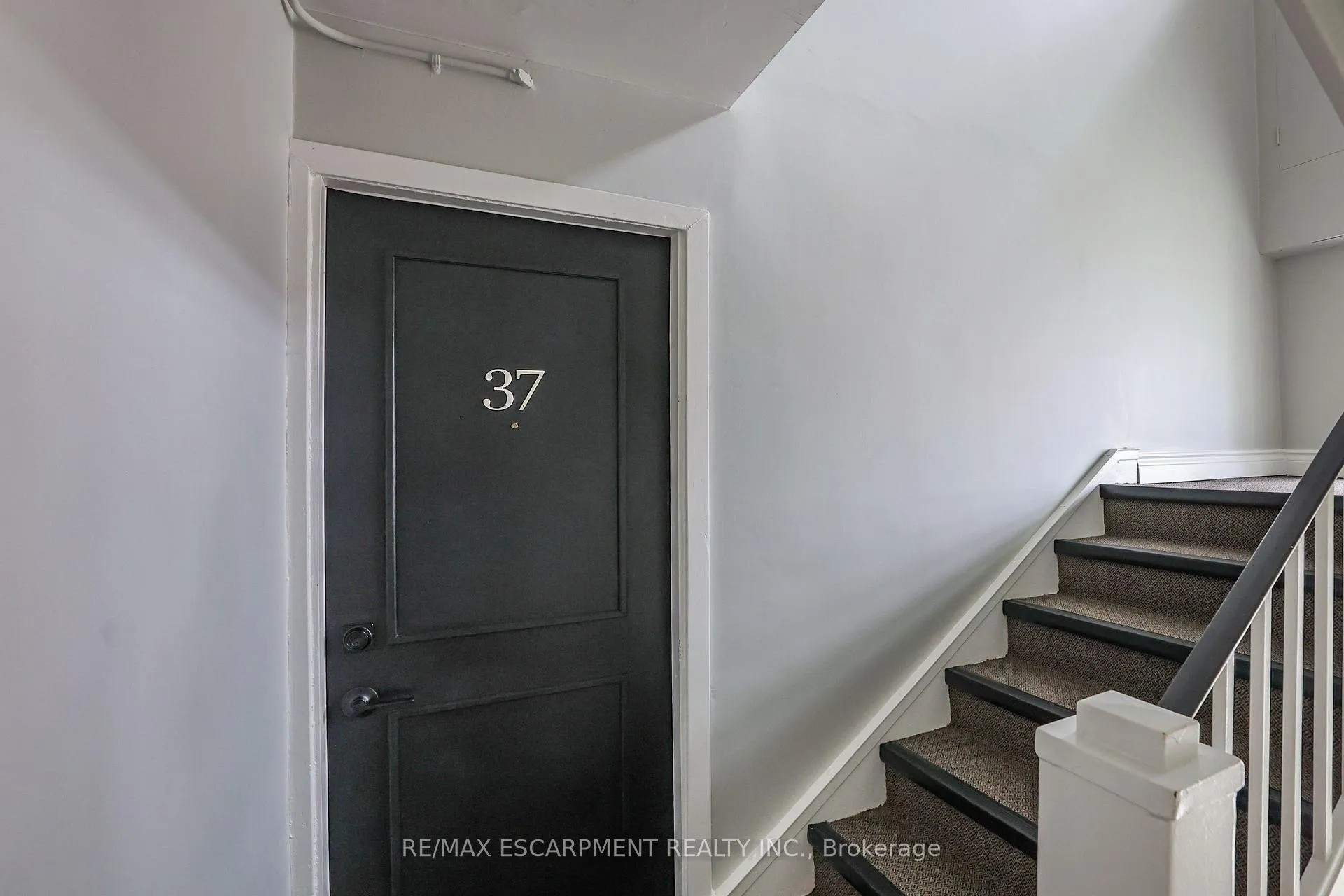 Photo 7 of Unit 37, 1347 Lakeshore Road, Burlington, Brant — HOMEH