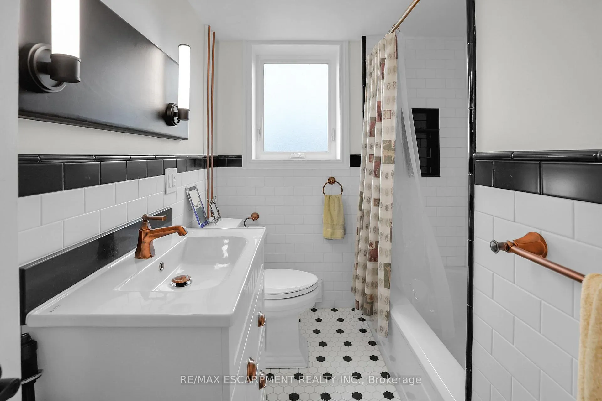 Photo 27 of Unit 37, 1347 Lakeshore Road, Burlington, Brant — HOMEH
