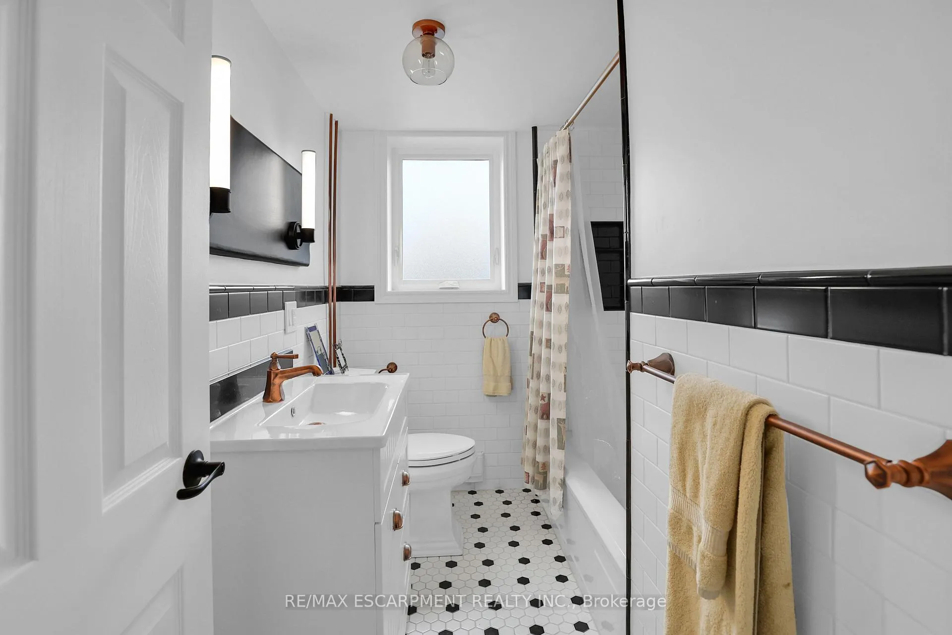 Photo 28 of Unit 37, 1347 Lakeshore Road, Burlington, Brant — HOMEH