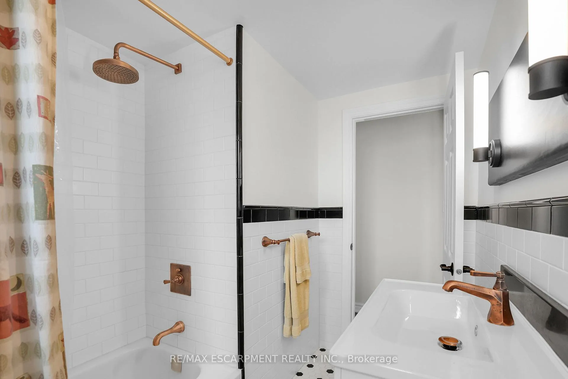 Photo 29 of Unit 37, 1347 Lakeshore Road, Burlington, Brant — HOMEH