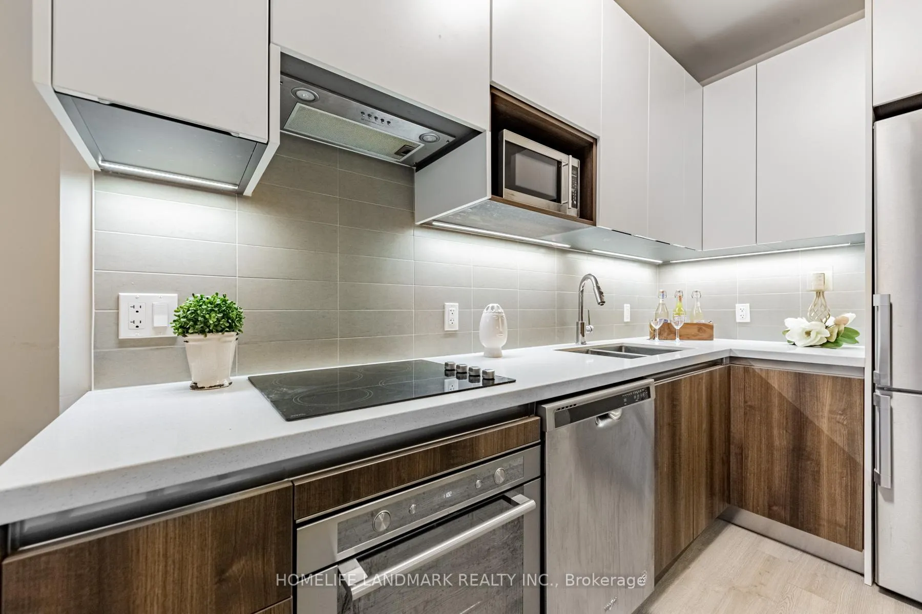 Photo 4 of Unit 532, 15 Water Walk Drive, Markham, Unionville — HOMEH